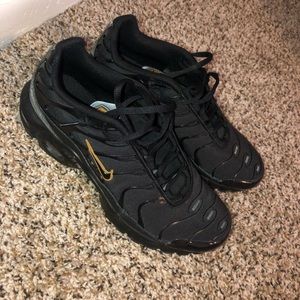 all black air max plus grade school